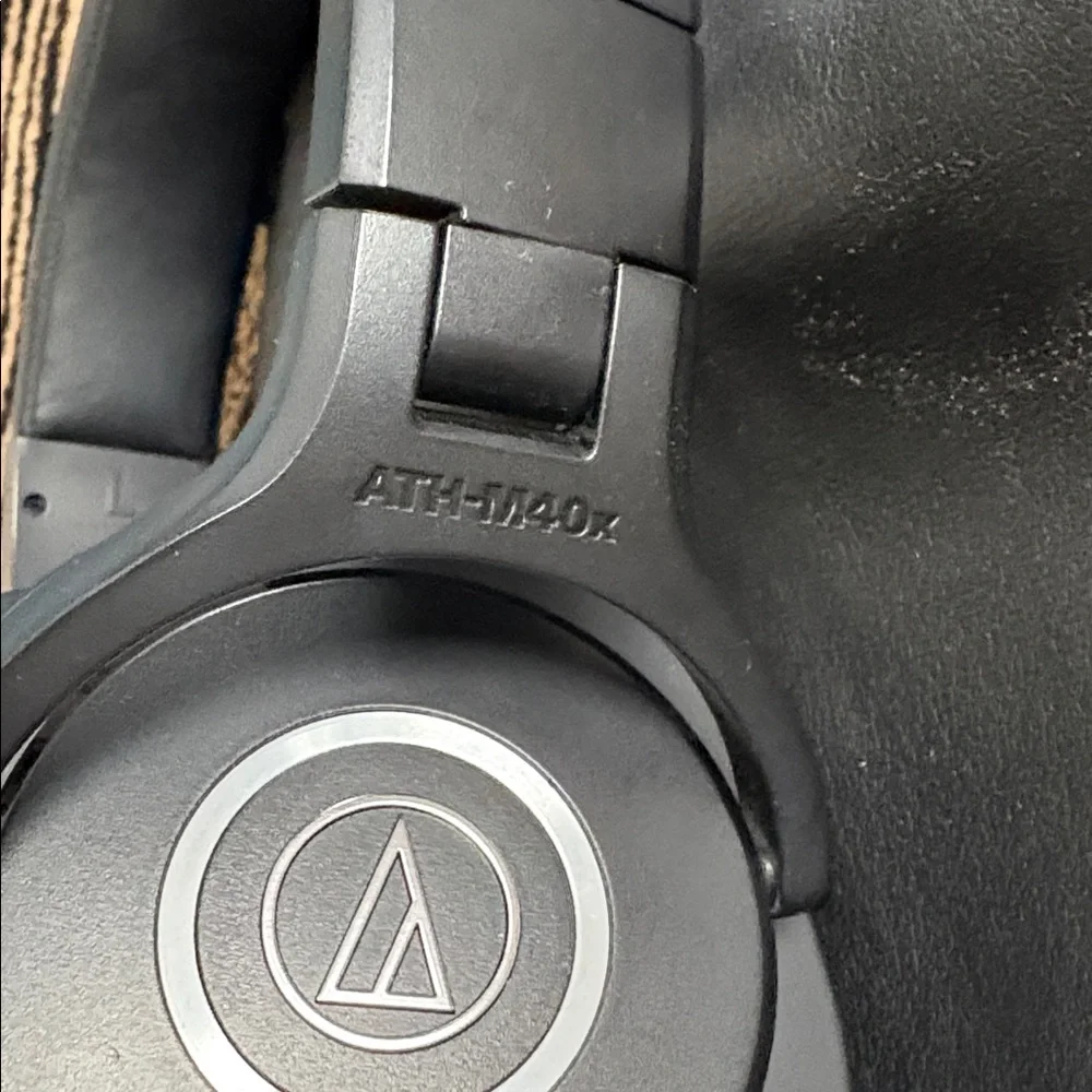 Audio Technica Over-Ear Black Headphones - ATH-M40x - Picture 2 of 4